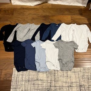 H&M Bodysuits - long sleeve and short sleeve - 12 count - 18 months